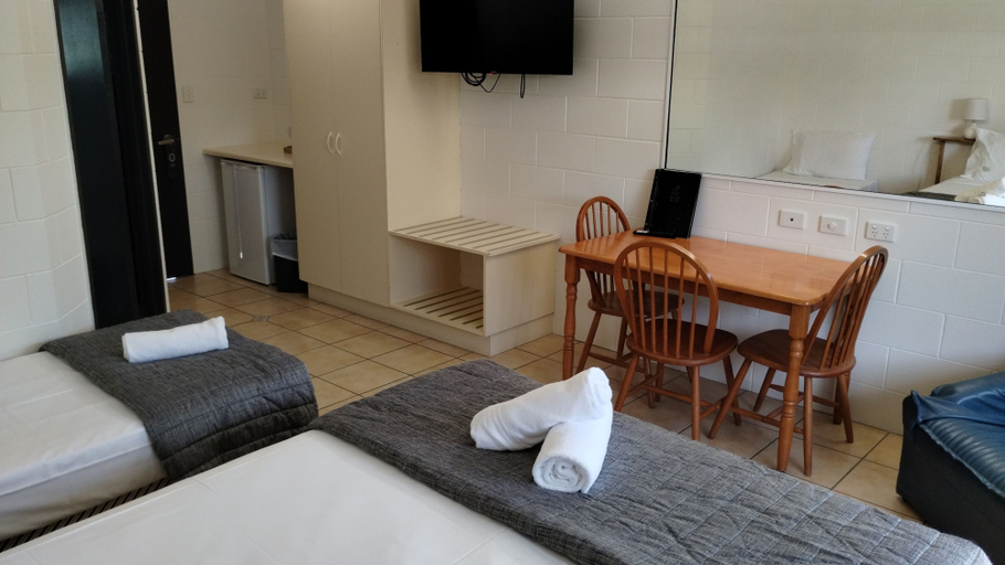 Bedroom 2, Tully Motel, Cardwell