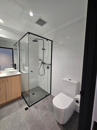 Bathroom 5, Econo Lodge Rivervale, Perth
