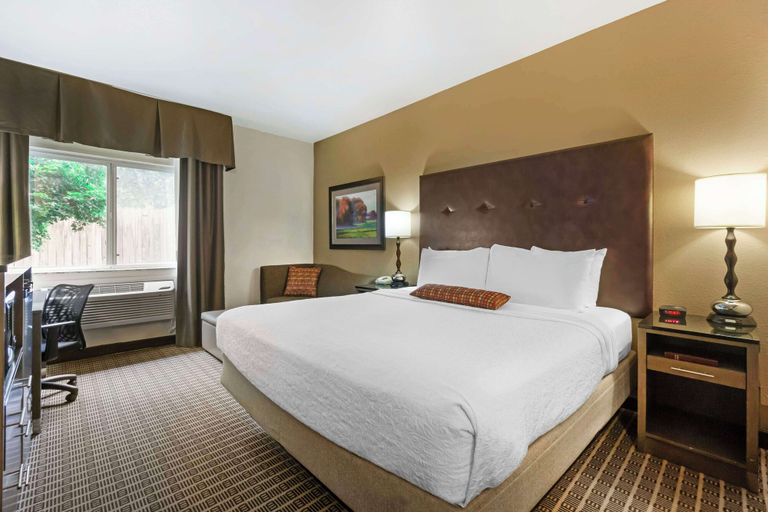 Bedroom 3, Best Western Plus Yakima Hotel, Yakima