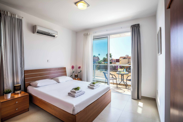 Bedroom 2, Villa Coral Bay 4