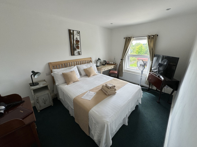 Bedroom 2, Hookwood Lodge, Surrey