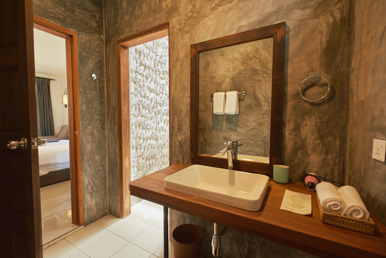 Bathroom 2, ATOLLKEY