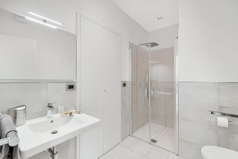 Shower 4, Villa Passione, La Spezia