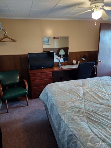 Bedroom 2, Jeannies Dream Motel, Herkimer