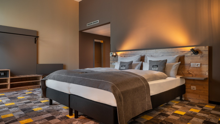 Holiday Inn - the niu, Timber Esslingen by IHG Room Type - DOUBLE PREMIUM QUEEN BED