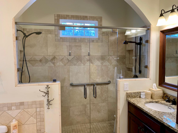 Bathroom 3, Bama Bed and Breakfast - Magnolia Family Suite, Tuscaloosa