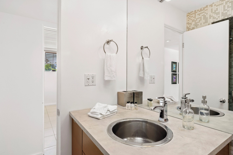 Bathroom 4, Alexander Escape Private Pool!, Riverside