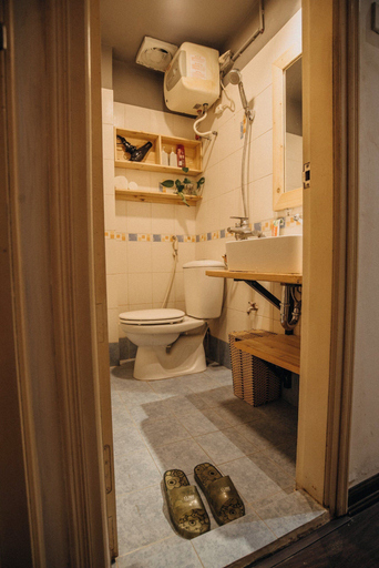 Bathroom 4, Bu Studio, Hai Bà Trưng