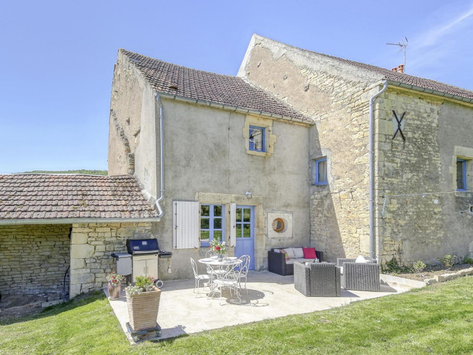 Burgundian Farmhouse in Talon with Fireplace, Nièvre