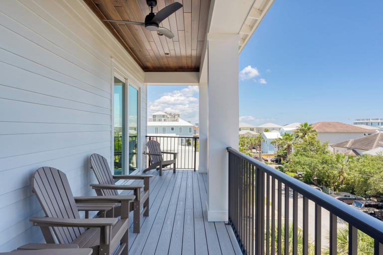 Others 5, Emerald Evening by Avantstay 9bdr, Walk to Beach, Walton