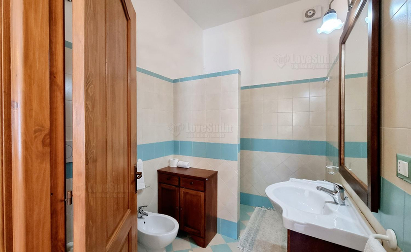 Bathroom 5, Casa Funnuvojere by LoveSud, Lecce