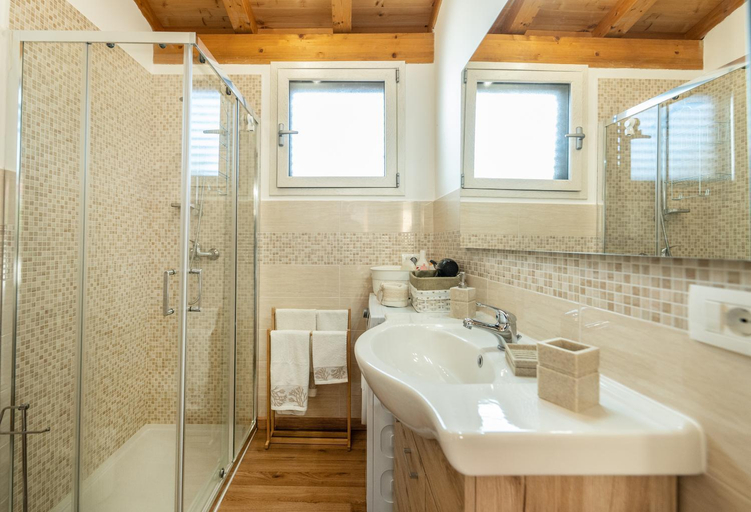 Bathroom 3, Case Vacanze la fenice- Casa Mediterranea, Ragusa