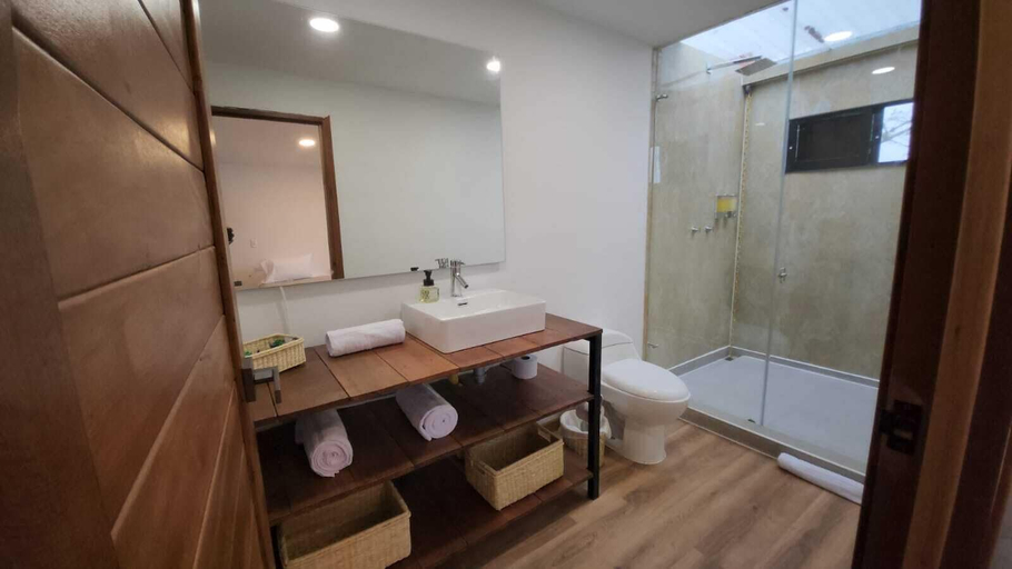 Bathroom, San Felipe Lodge Birding & Wellness, Santiago de Cali