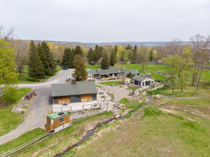 Exterior & Views
