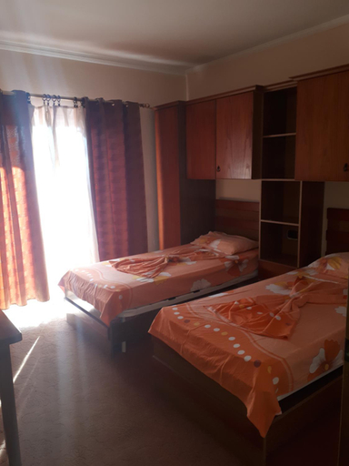 2, Hotel Meteor, Shkodrës