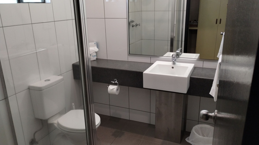 Bathroom 3, Tully Motel, Cardwell
