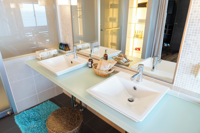 Bathroom 4, Shodoshima International Hotel, Tonoshō
