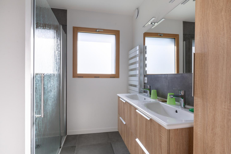 Bathroom 2, La Petite Croix Bienvenue, Côtes-d'Armor