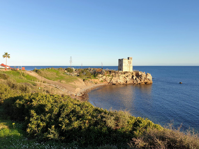 Others 5, Spacious 2 bed beach house: stunning sea views, Málaga