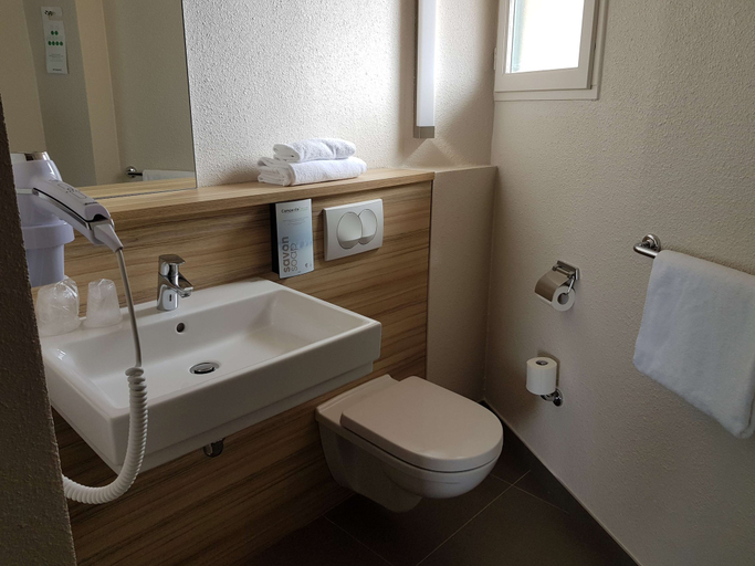 Bathroom 4, Hotel Campanile Toulouse - Blagnac Aéroport, Haute-Garonne