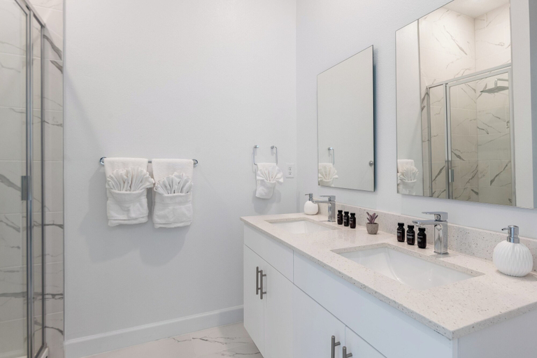 Bathroom 4, Magic Manor by Avantstay Pool 30min to Disney, Polk