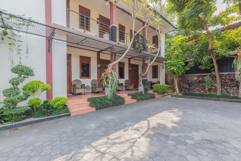 Exterior & Views 22