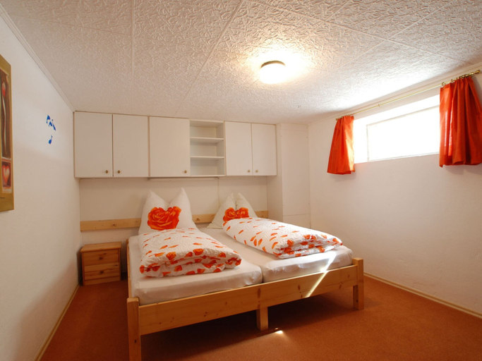 Bedroom 2, Chalet in Neukirchen near Ski Lifts, Zell am See