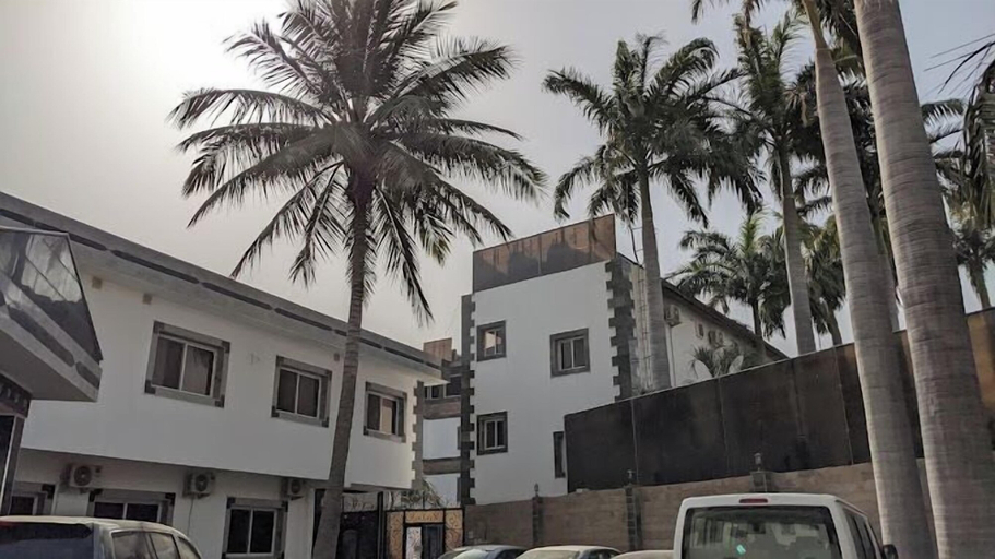 Exterior & Views 2, Continental Hotel by R&K Suites, Fagge