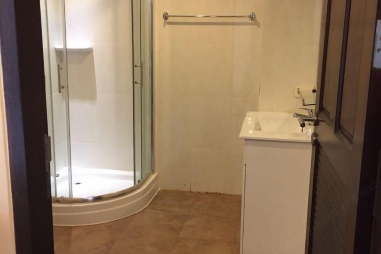 Bathroom 10