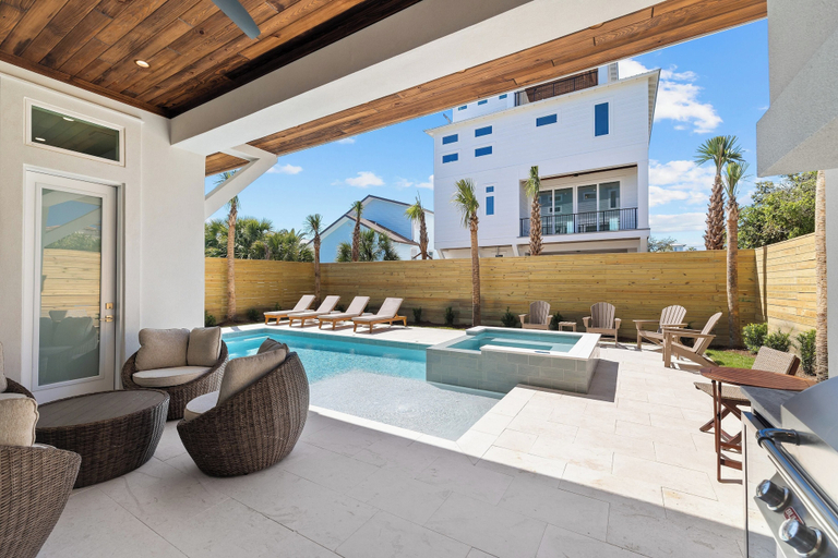 Sport & Beauty 4, Emerald Sunset by Avantstay 9bdr Villa Pool+game Room+rooftop+walk to Beach, Walton