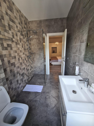 Others 4, Rustico apartments