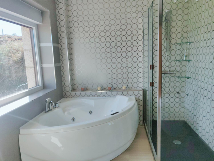 Bathroom 3, La Ola de Cantabria, Cantabria