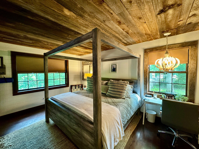 Bedroom 2, Summer Wind, Sevier