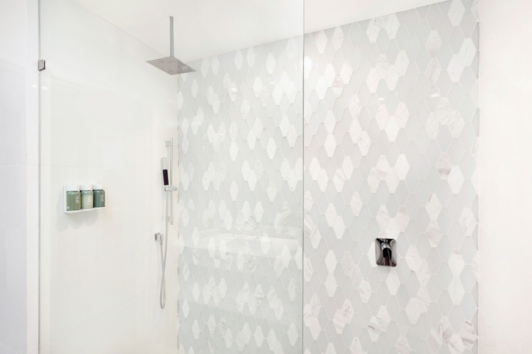 Bathroom 5, Courtyard By Marriott Mazatlan Beach Resort, Mazatlán