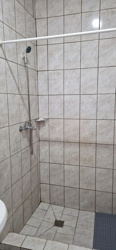 Bathroom 2, Comfort Inn Guest House, Maputo