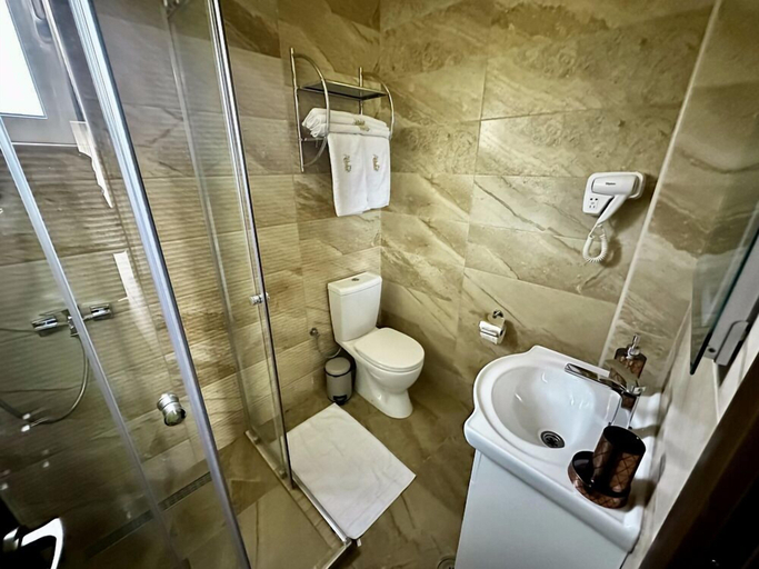 Bathroom 4, Akhdar Apartments