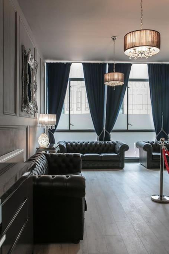 Others 5, The V.I.P Suite - Sleeps 24! Best for large groups, Sefton