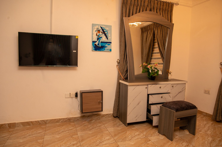 Others 5, Lily Of De Valley Residence, Bosomtwe-Kwanwoma