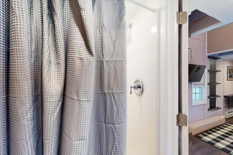 Bathroom 3, Tiny Homes on Pleasant, Windsor