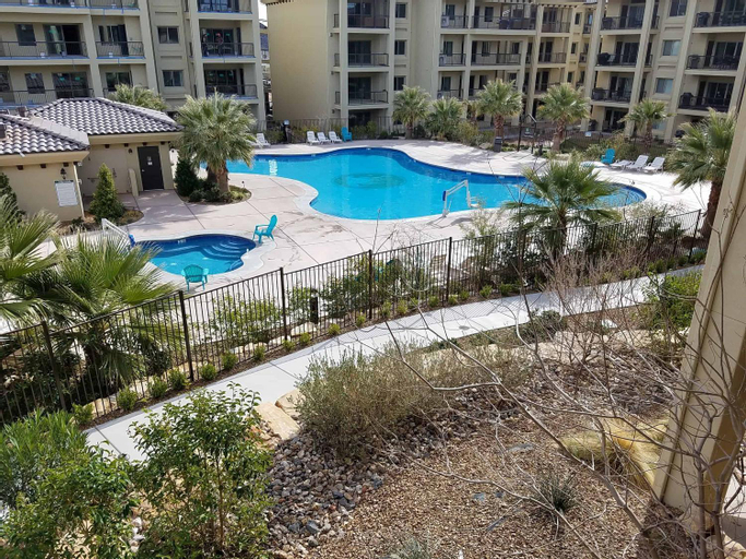 Canthony's Cottage W301 condo, Washington