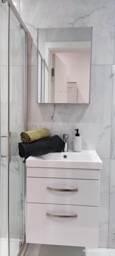 Bathroom 3, London gateway studio flat, Hertfordshire