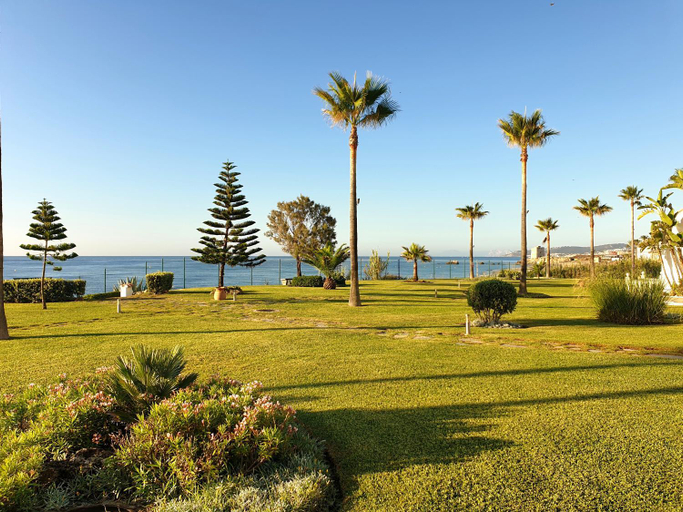 Others 4, Spacious 2 bed beach house: stunning sea views, Málaga