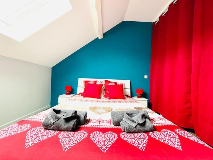 Bedroom 2, Le Red Loft a 5min du centre-ville avec parking privatif gratuit, Haute-Savoie