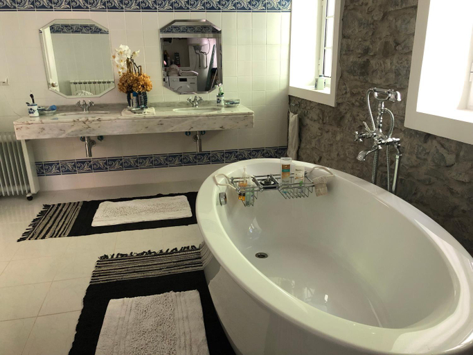 Bathroom, Villa-sleeps2-garden-private park, Santa Cruz