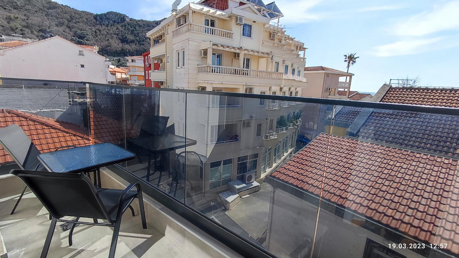 Others 2, Apartments LORA in Bonila