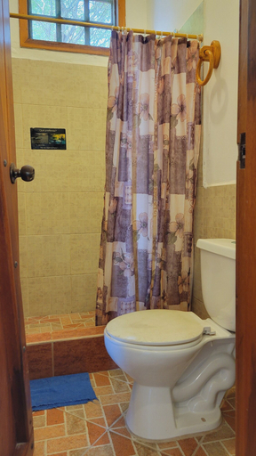 Bathroom 4, Shantí Lodge, Sucre