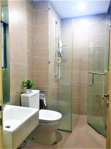 Bathroom, FlexiHome Studio Newly Renovate - 1 Queen 2 Single, Petaling Jaya