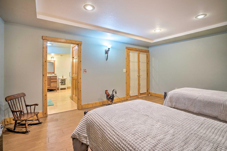 Secluded Ellsworth Apartment - Hiking Nearby!, Pierce