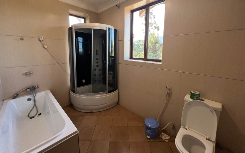 Bathroom 4, Nejobugg palace hotel, Arusha Urban