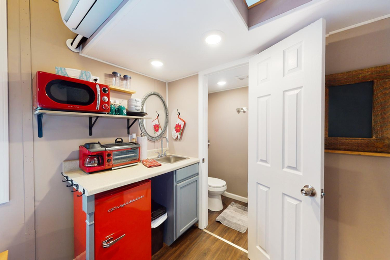 Others 5, Tiny Homes on Pleasant, Windsor